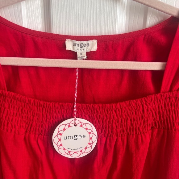 New Umgee‎ USA Red Short Sleeve Smocked Square Neckline Blouse Top Cotton - Picture 2 of 9